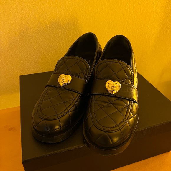 Used Chanel black heart pin loafer with heels - Picture 6 of 8